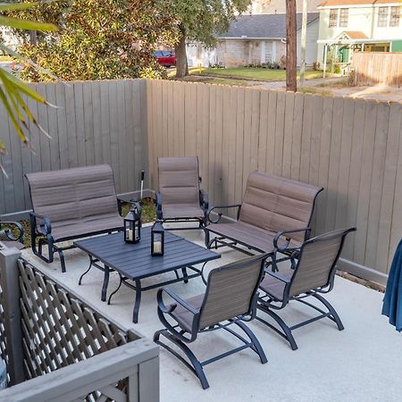 Villa Historic 1871 Coastal Breeze With Heated Pool - Restoring Galveston Exterior foto